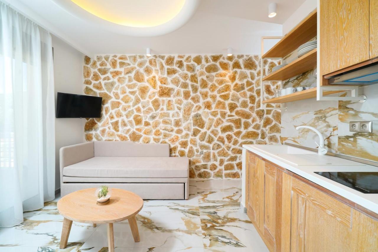 Athina Palace Luxurious Appartments Potos Exterior foto